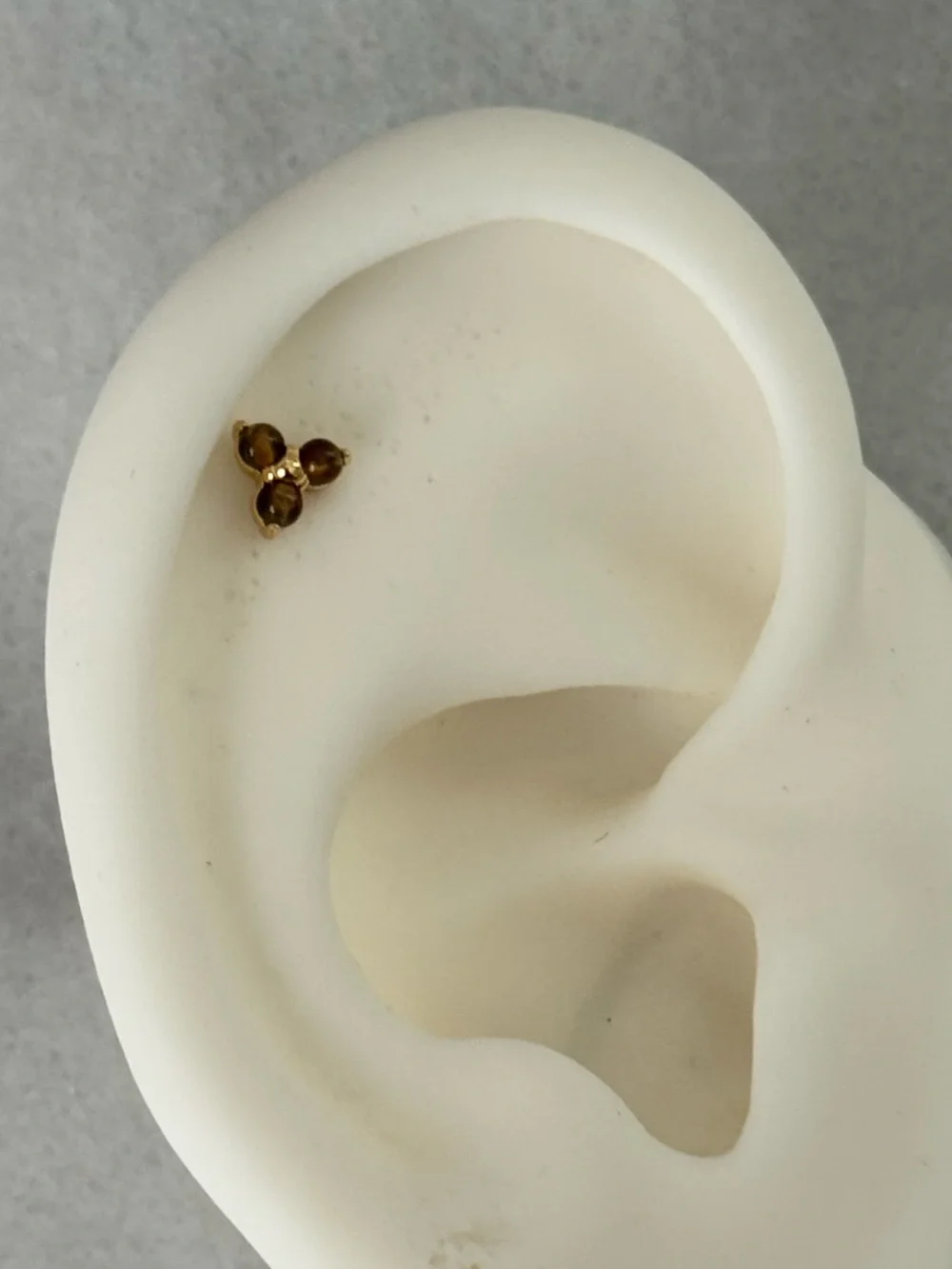 Gold Tiger Eye Three Prong Flower Cartilage Earring   Brand New